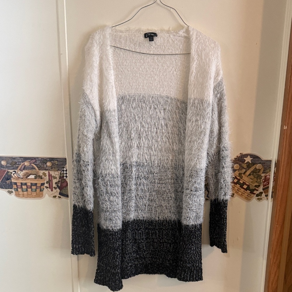 Art Class Women's Gradient Cardigan Sweater